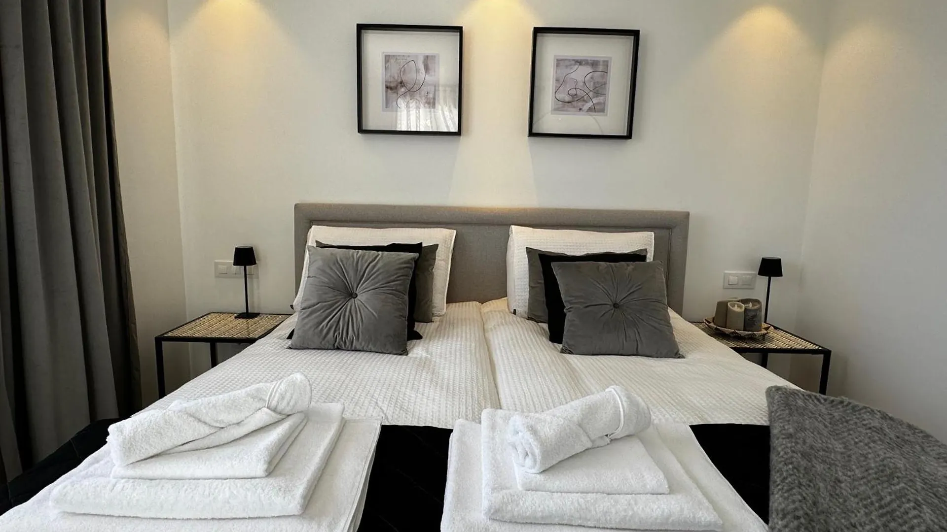 Marbella Bliss - Luxury 4-Bedroom Villa With Garden, Private Pool & Jacuzzi, Marbesa Near- 5 Min To The Cabopino Beach Spanyolország