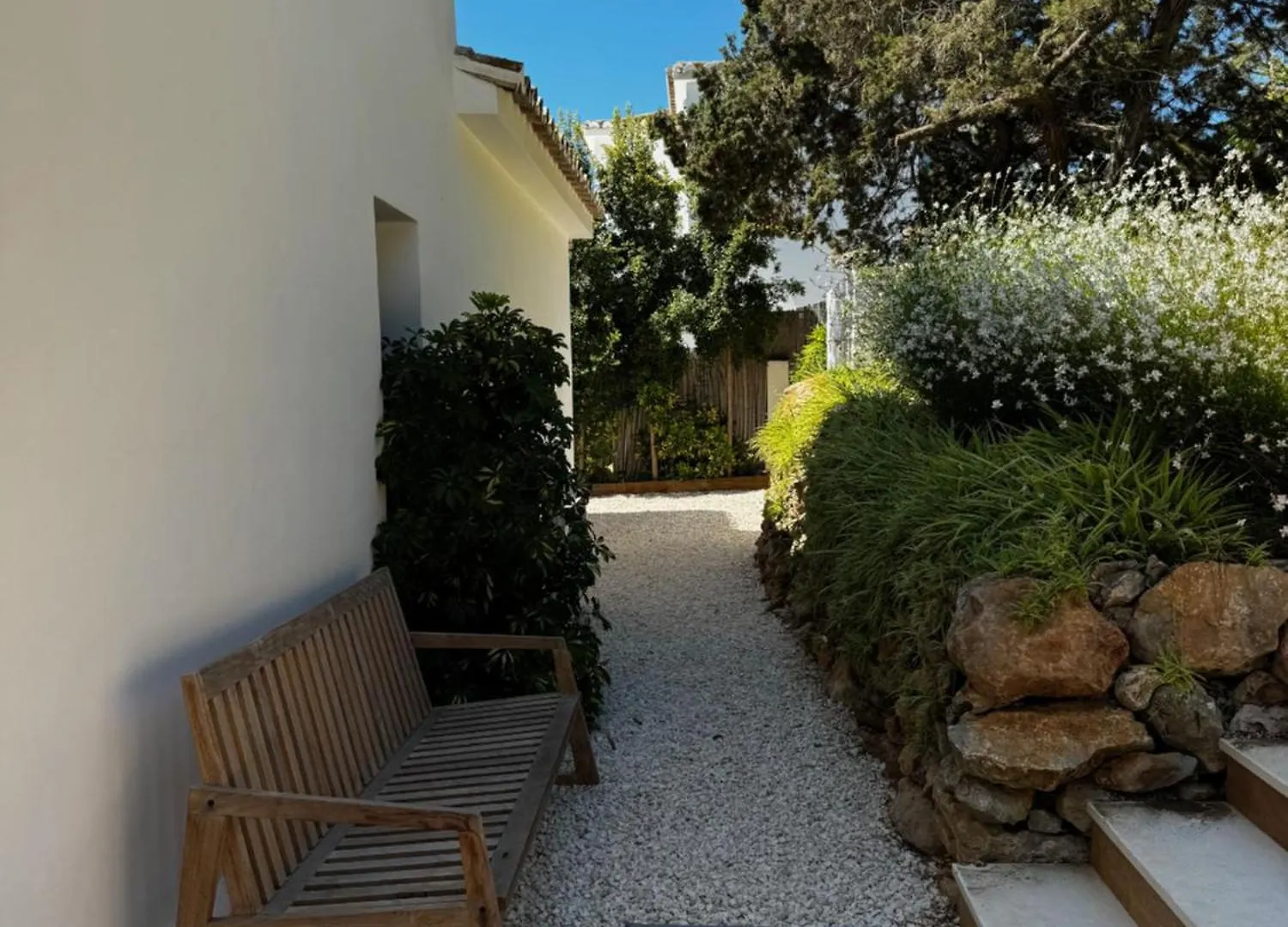 Marbella Bliss - Luxury 4-Bedroom Villa With Garden, Private Pool & Jacuzzi, Marbesa Near- 5 Min To The Cabopino Beach Spanyolország