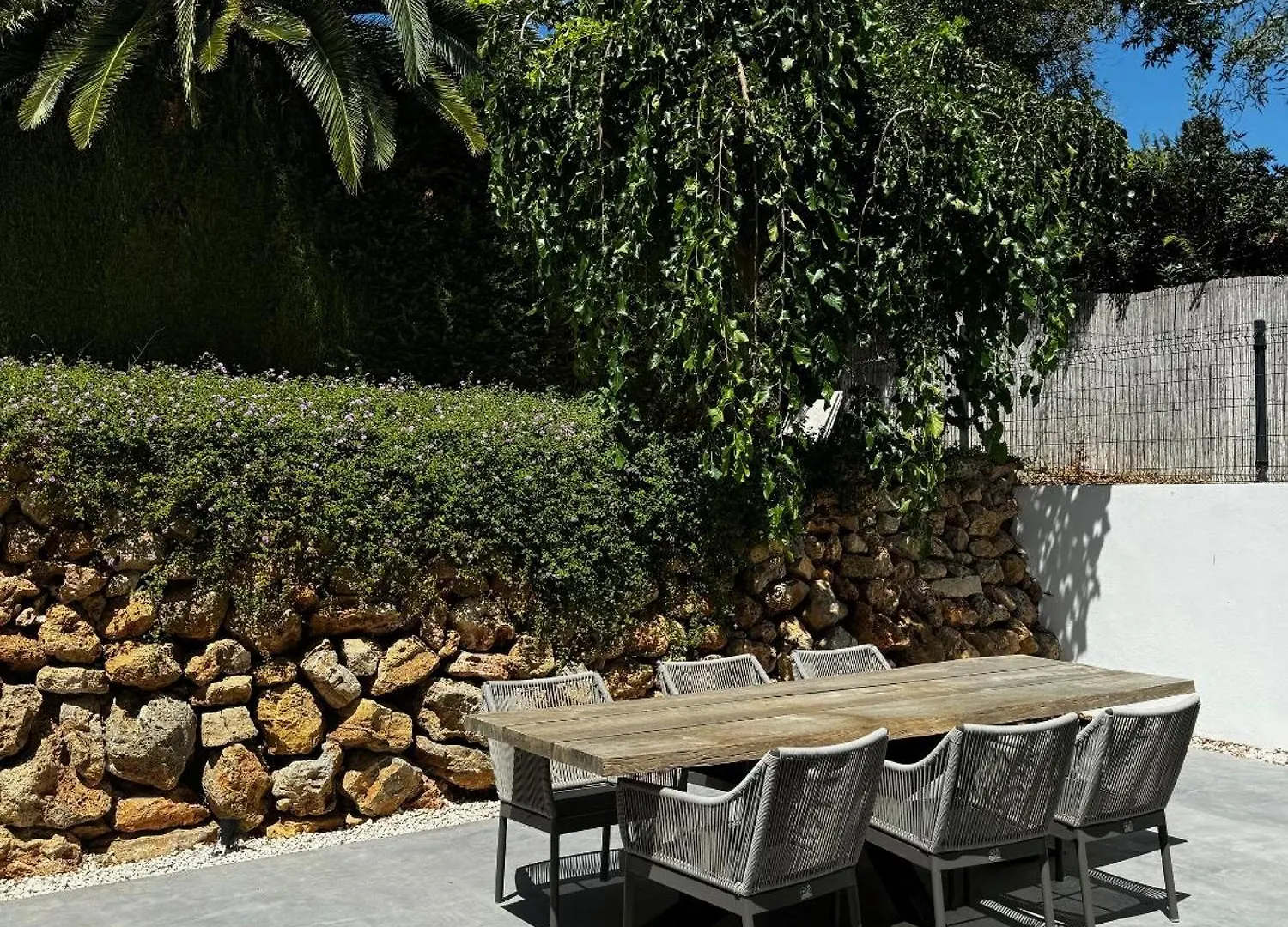 Marbella Bliss - Luxury 4-Bedroom Villa With Garden, Private Pool & Jacuzzi, Marbesa Near- 5 Min To The Cabopino Beach