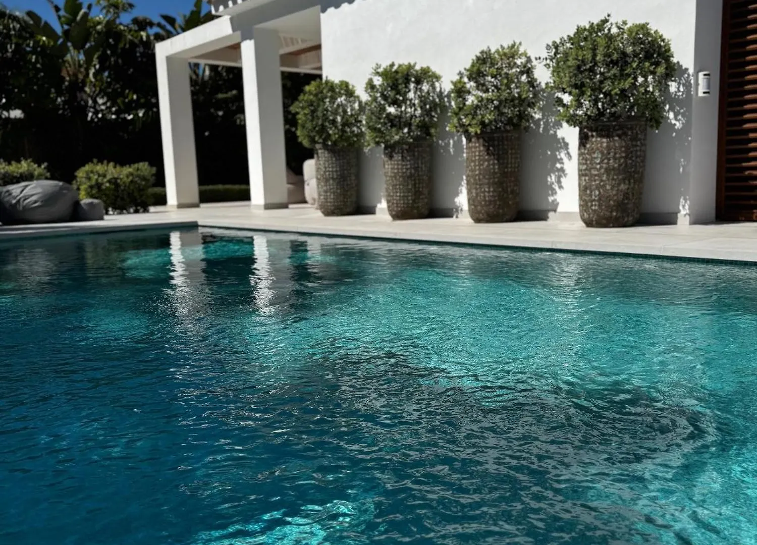 Marbella Bliss - Luxury 4-Bedroom Villa With Garden, Private Pool & Jacuzzi, Marbesa Near- 5 Min To The Cabopino Beach